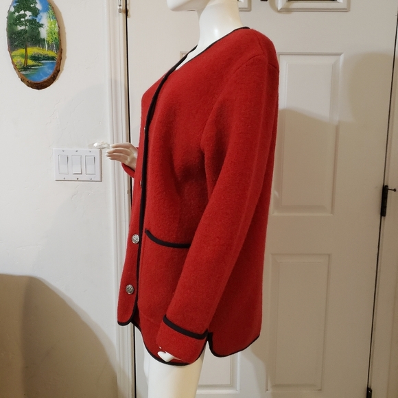 Tally Ho Red Wool Garment Label - Picture 4 of 11